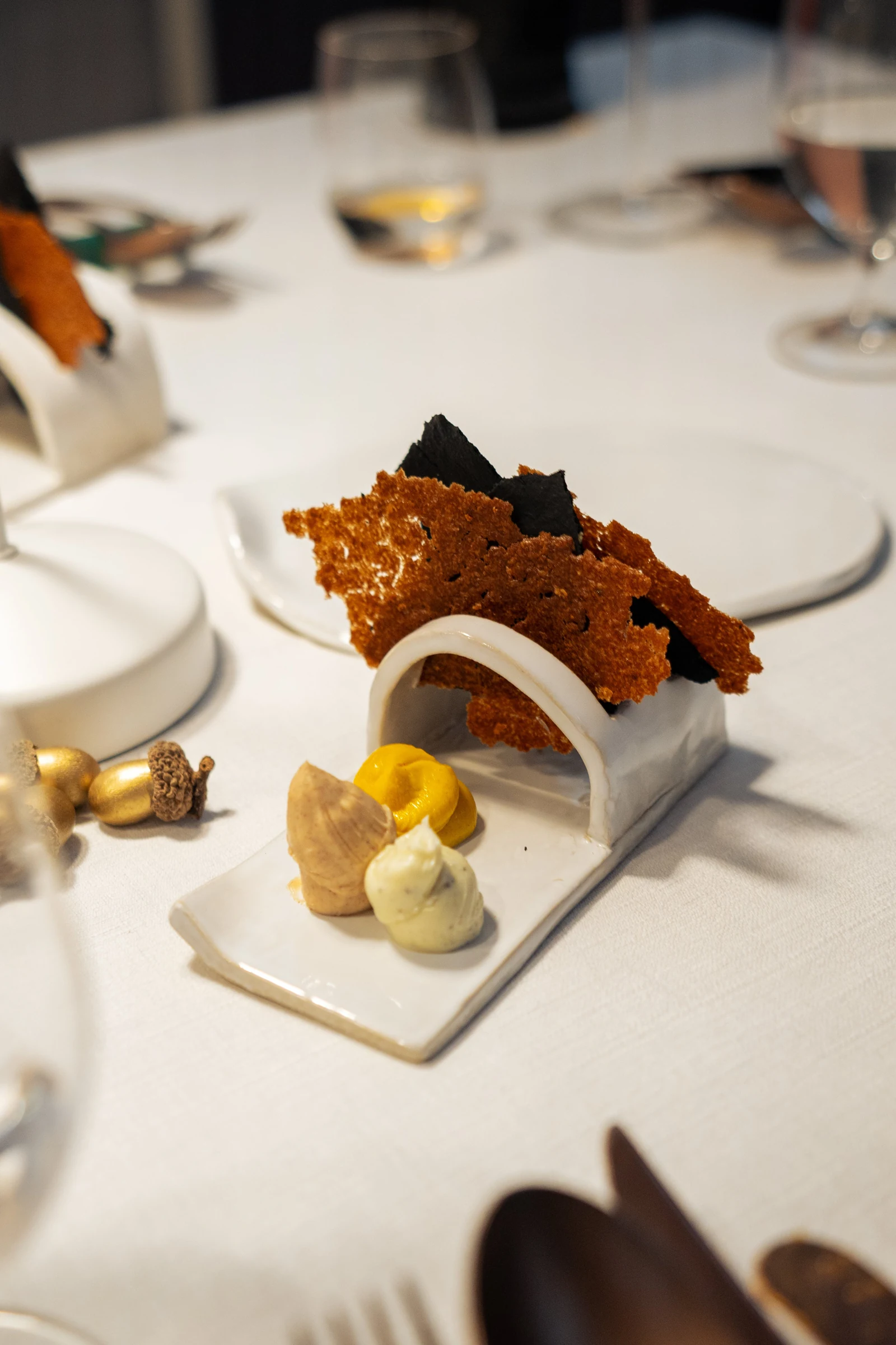 Aufwendig angerichtetes Dessert beim Dinner während Vino Sportivo 2024